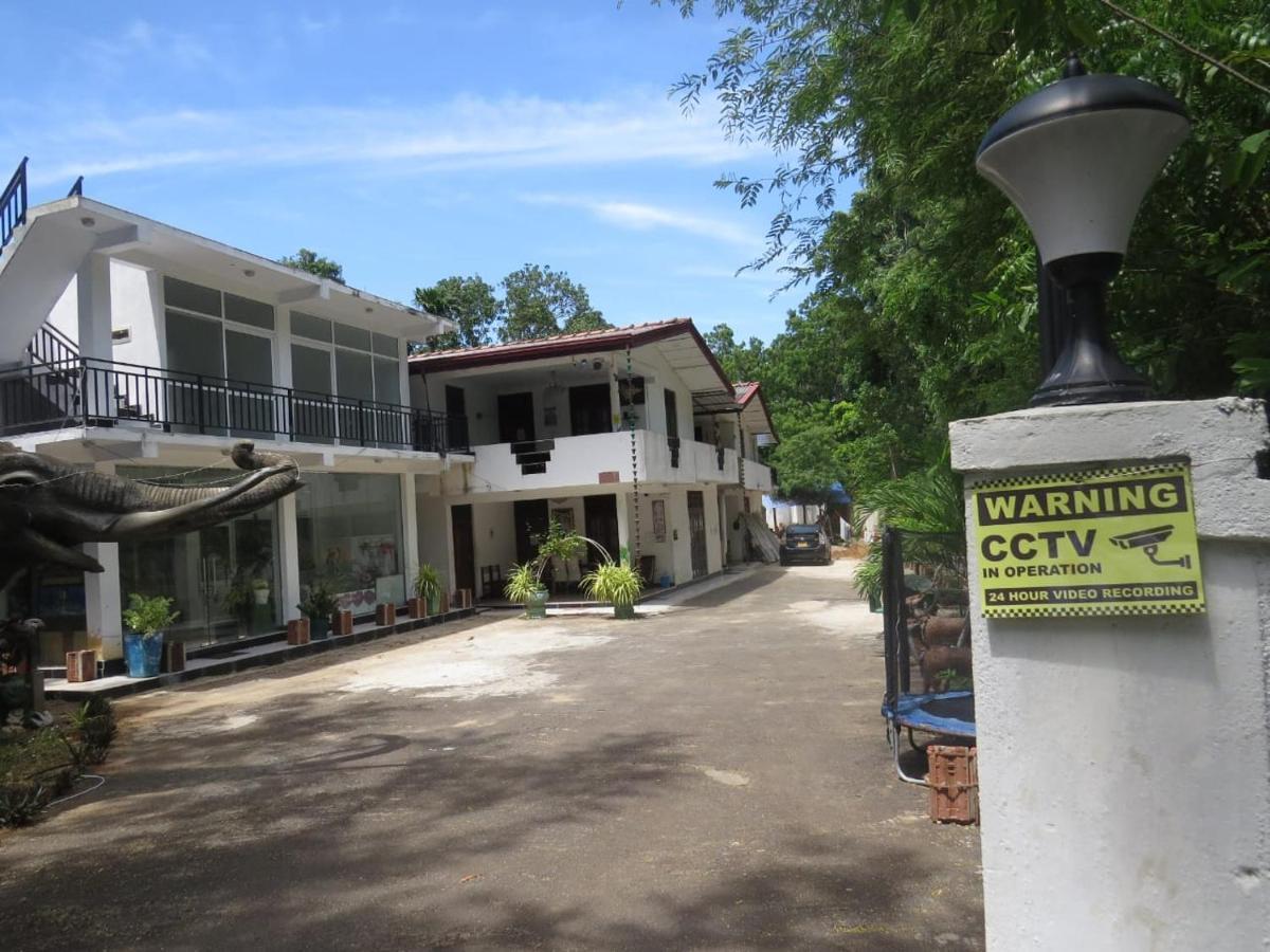 Thisara Pool Resort Kataragama & Yala-Kabiliththa Safari エクステリア 写真