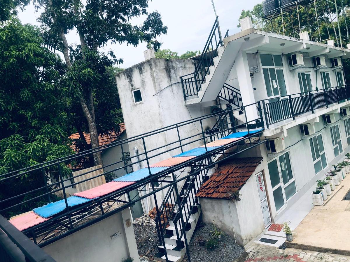 Thisara Pool Resort Kataragama & Yala-Kabiliththa Safari エクステリア 写真